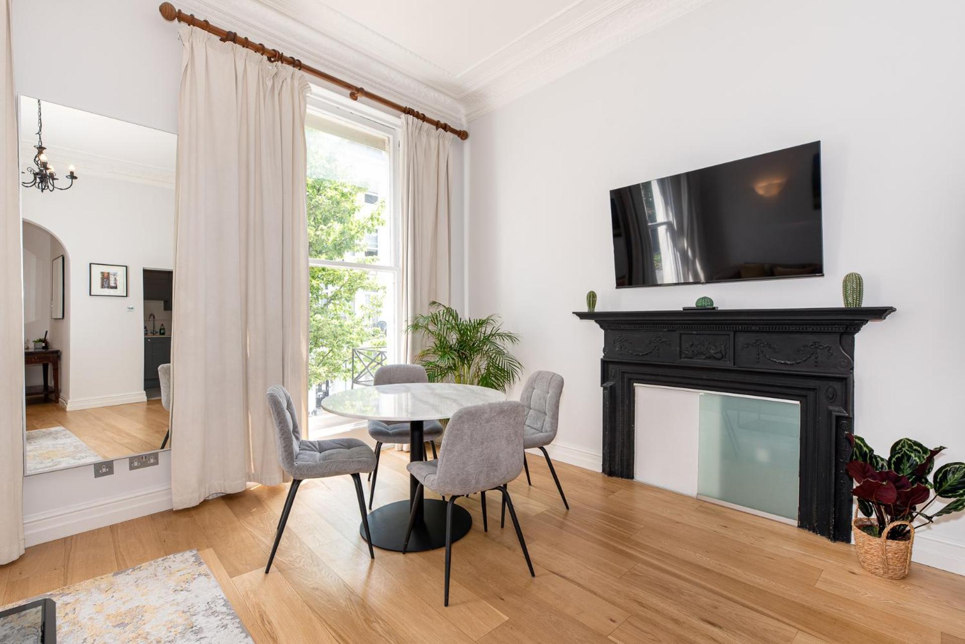 2-Bedroom Victorian Apartment In Kensington Londýn Exteriér fotografie